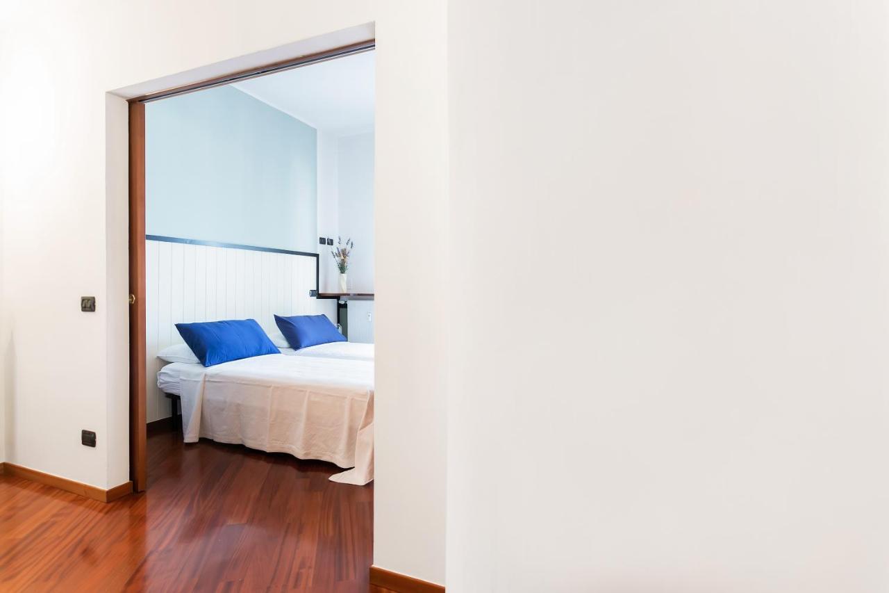 Santa Chiara Apartment By Myhomeincomo Dış mekan fotoğraf