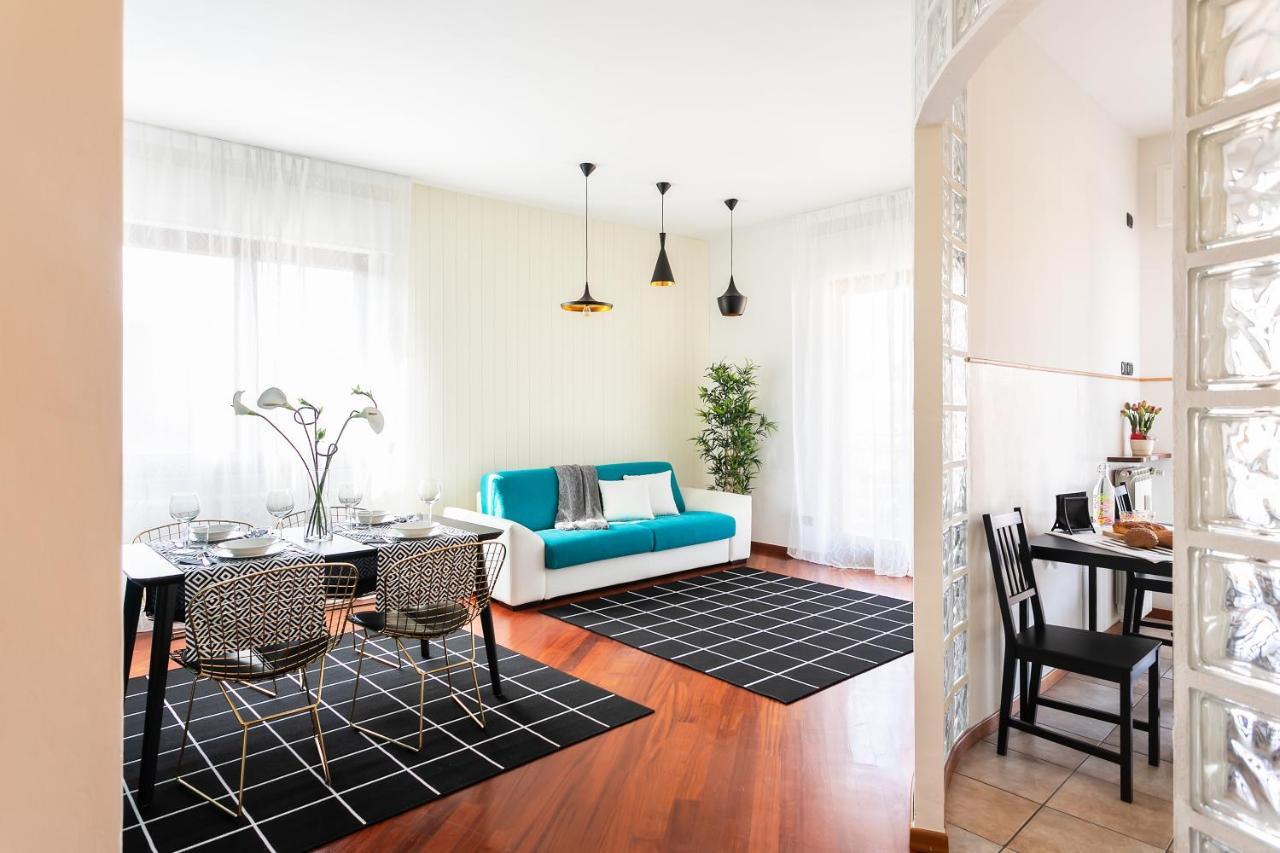 Santa Chiara Apartment By Myhomeincomo Dış mekan fotoğraf