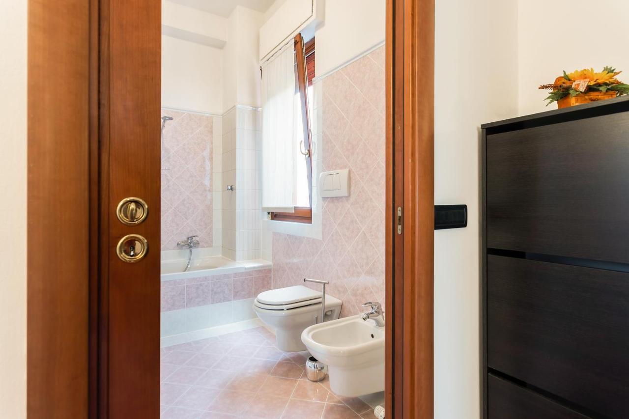 Santa Chiara Apartment By Myhomeincomo Dış mekan fotoğraf
