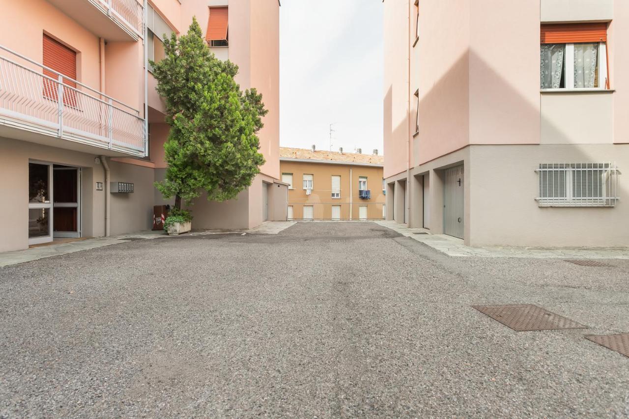 Santa Chiara Apartment By Myhomeincomo Dış mekan fotoğraf